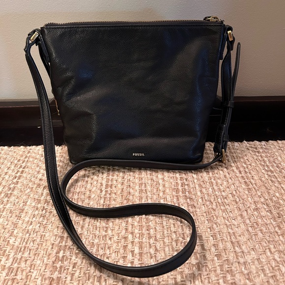 Fossil JORI Black Pebbled Leather Crossbody Adjustable Purse MSRP $168 Logo Key - Picture 1 of 14